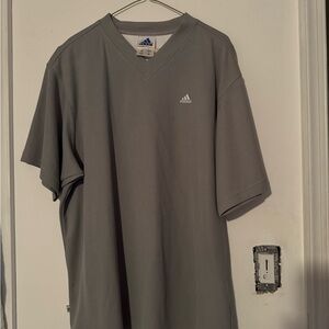 MEN’S ADIDAS, V NECK BASKETBALL TEE SHIRT. GRAY. LARGE